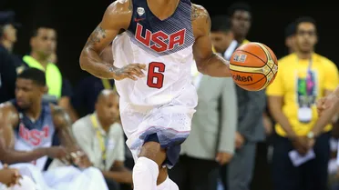 Anthony Davis abusa del juego interior de Eslovenia para seguir metiendo miedo (101-71)