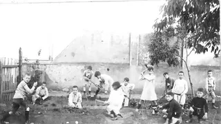 Escuela Vallparadís, 1910-1915; ¿primer lugar donde se juega a basket?