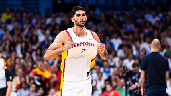 El verano de Santi Aldama con España de baloncesto