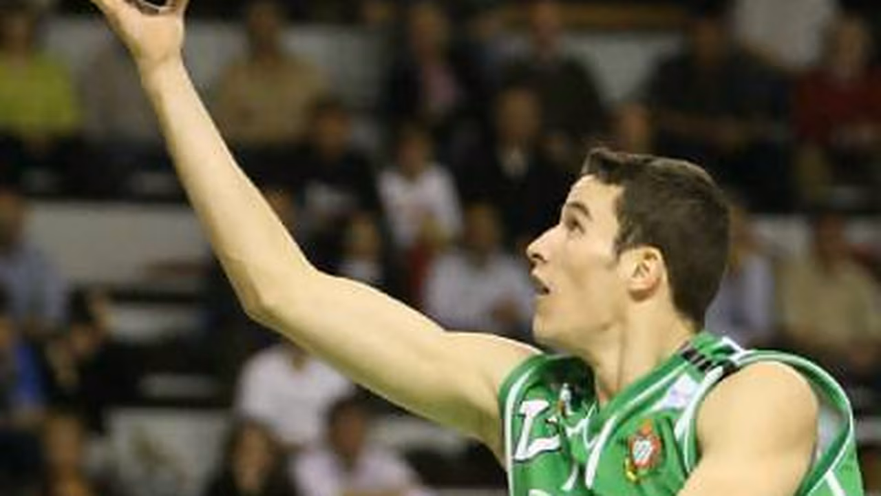 Andreu Matalí, una pieza codiciada, renueva por el Peñas