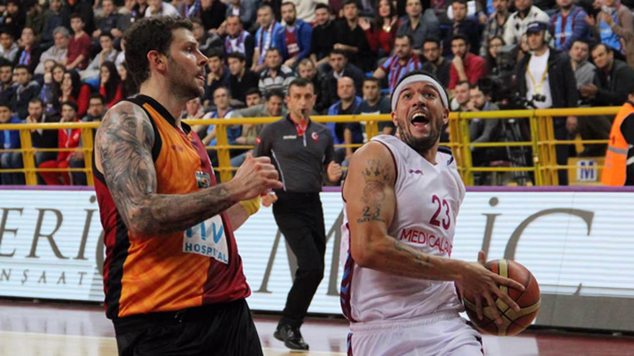 Galatasaray, en descomposición. Tolga Gecim (2.02), el base del futuro