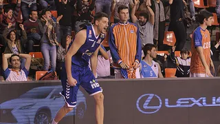 Palmeo ganador de Sinica. Huesca destroza el factor cancha de Oviedo