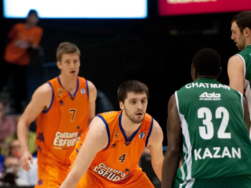 Valencia resiste en Kazan (71-68); en semis, Kuban-Valencia; UBB-Budivelnik