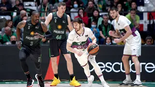 La Penya se afianza en la tercera plaza y asegura los playoffs