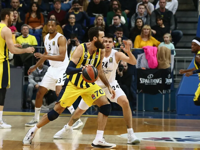 Luigi Datome decide el duelo por el liderato de la Euroliga (65-63)
