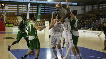 Araberri debuta en LEB Oro a lo grande. Breogán, primer líder de la temporada
