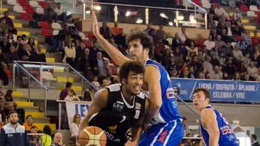 Sin invictos en LEB Oro. Triplazo de Jaka Lakovic para ganarle el derbi al Prat