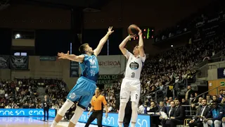 Monbus Obradoiro arrasa con un Estudiantes que no jugó a nada (78-57)