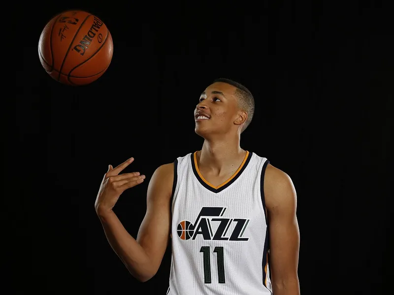 Una luxación de hombro amenaza la temporada de Dante Exum en Utah
