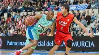 El Barça Regal machaca al UCAM Murcia en la pintura (62-79)