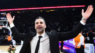 Hizo historia ya hace dos temporadas en Eurocup y vuelve a ser el entrenador de moda