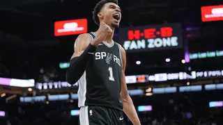 El futuro llegó: taparon un mural de una leyenda de la NBA con uno de Wembanyama