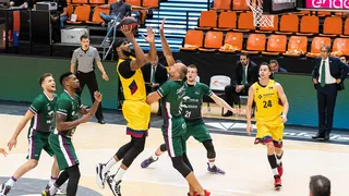 El Barça se mantiene firme en sus opciones por el título (73-84)