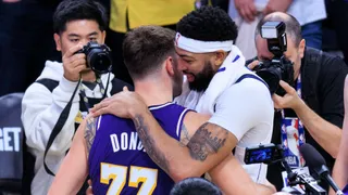 Anthony Davis revela su resentimiento hacia los Lakers y una carta anónima recibida en Dallas