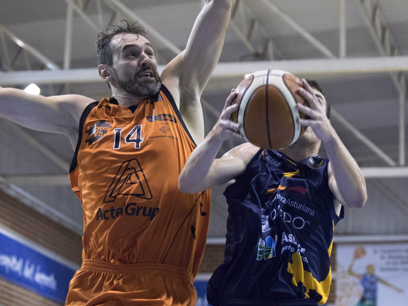 Oviedo rompe la imbatibilidad de Lleida en un partidazo. Huesca sorprende al Breogán