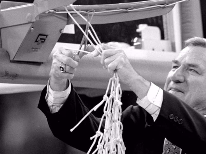 Nos deja el legendario entrenador de North Carolina Dean Smith. D. E. P. (1931-2015)