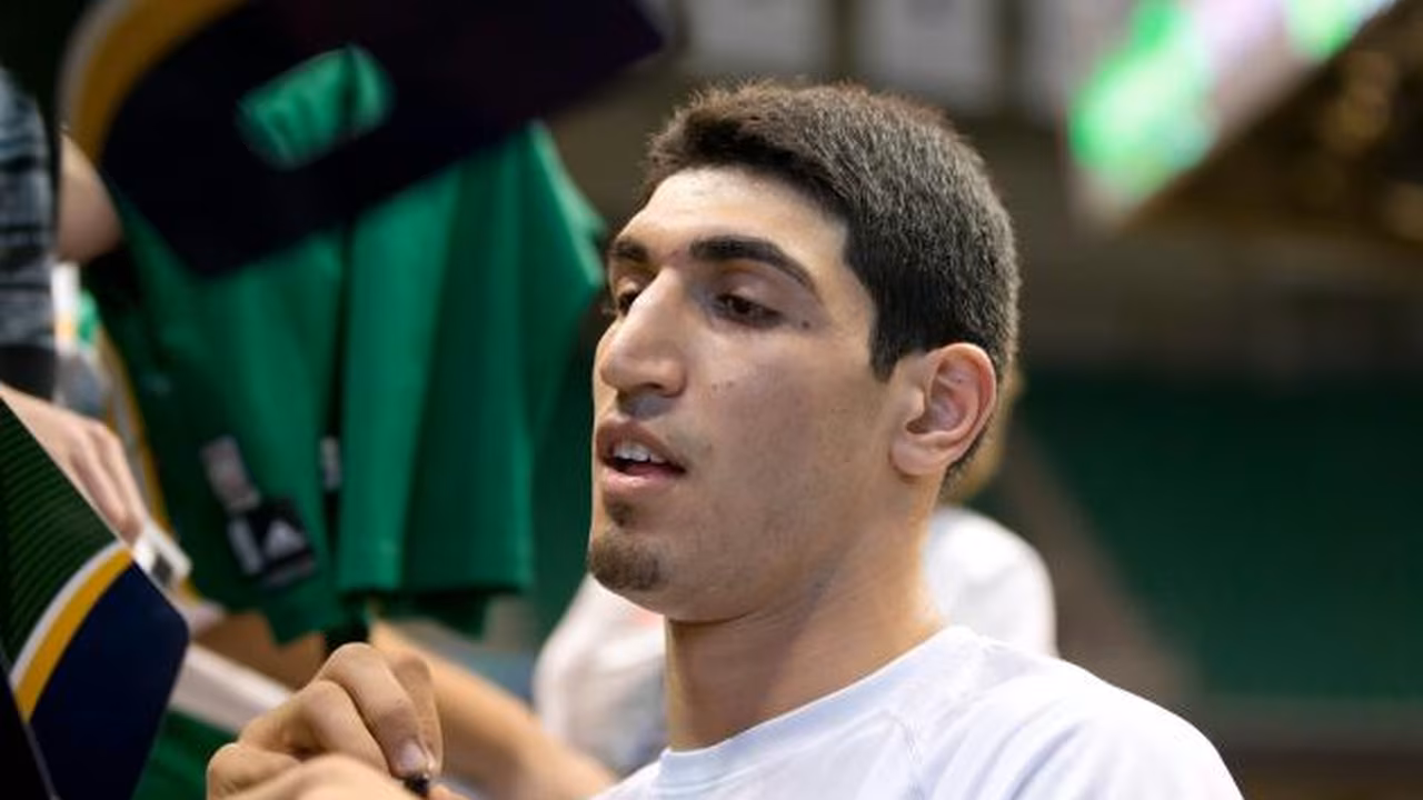 Enes Kanter, amenazado: “mis compañeros y otra gente me preguntan si estoy loco”