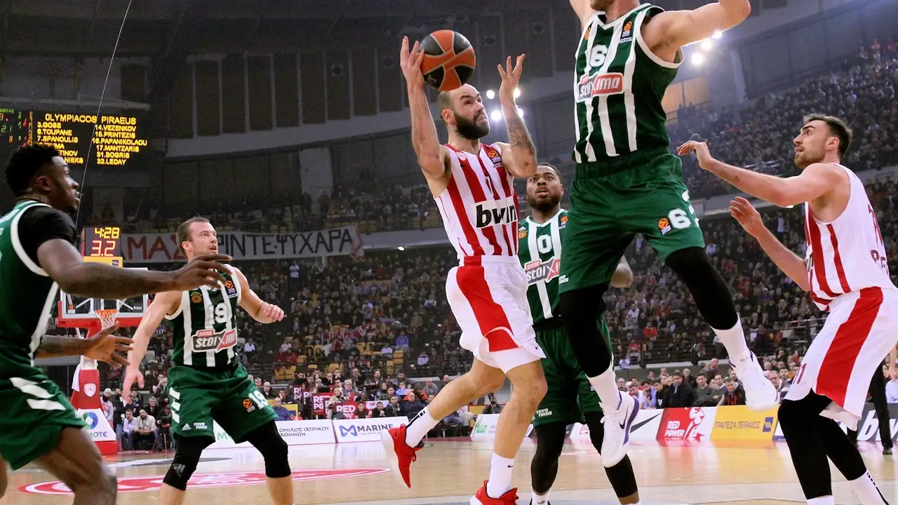 Olympiacos se niega a jugar contra Panathinaikos con árbitros griegos