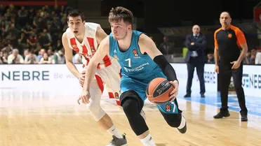 Luka Doncic domina y ejecuta sobre la bocina; la cuarta plaza sigue en duda