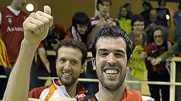 Jon Santamaría se convierte en el sustituto de Sergi Pérez y en el nuevo compañero de posición de Néstor Zamora