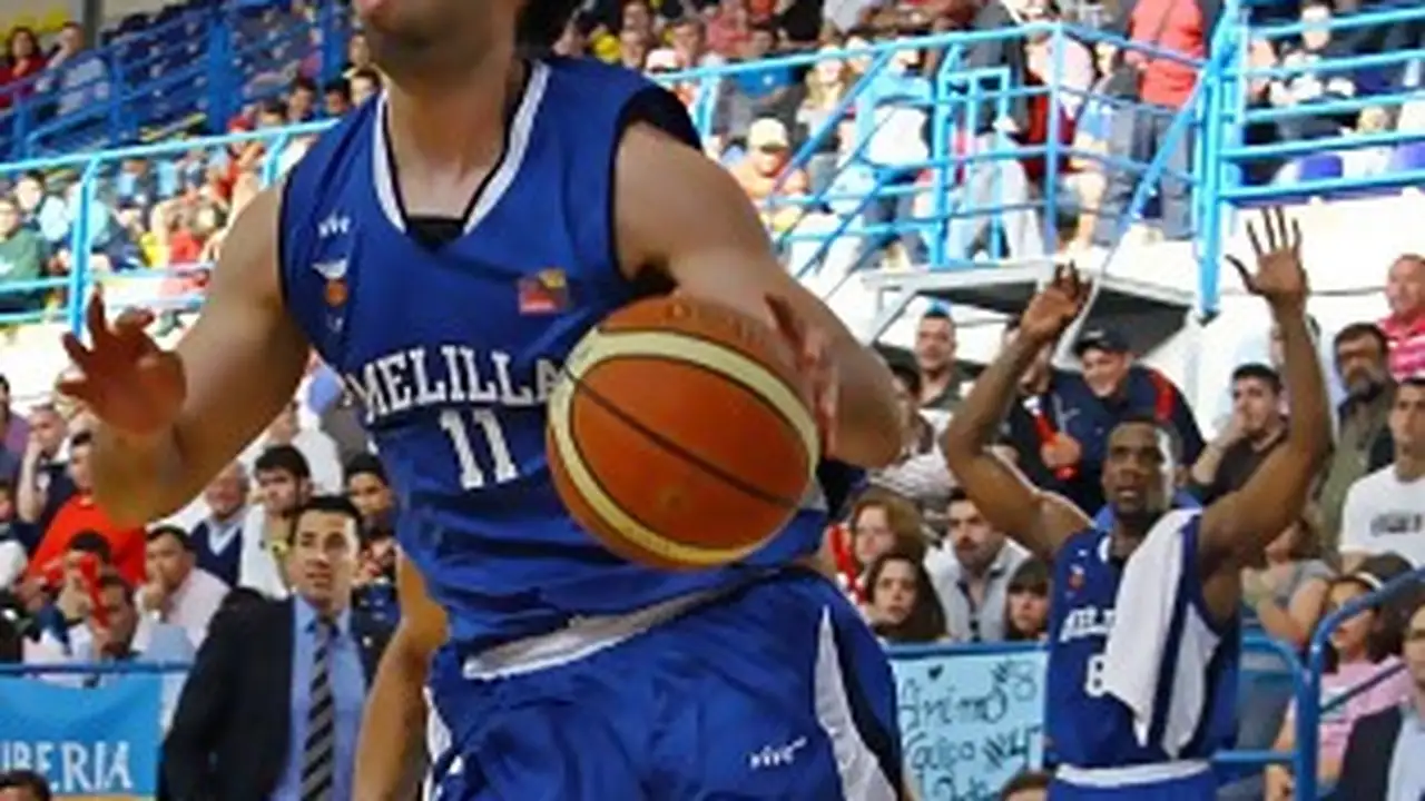 Héctor Manzano continuará en Melilla Baloncesto
