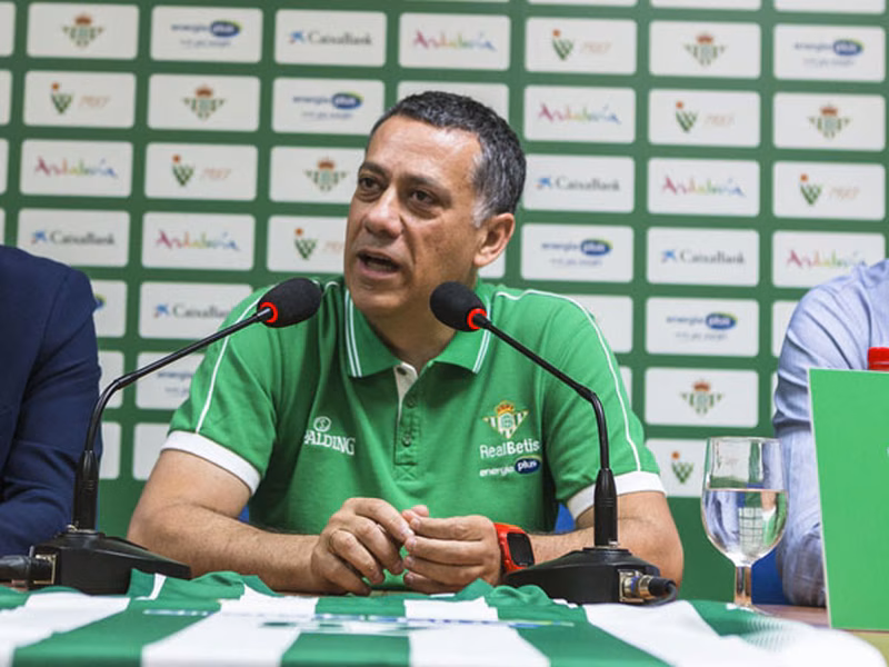 Alejandro Martínez renueva con Betis; Coruña, Palma, Cáceres y Peñas se refuerzan