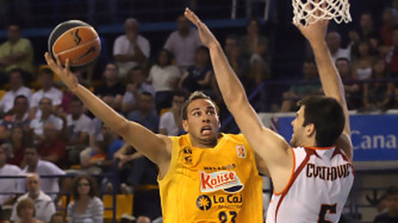 El Kalise Gran Canaria renueva a Carl English
