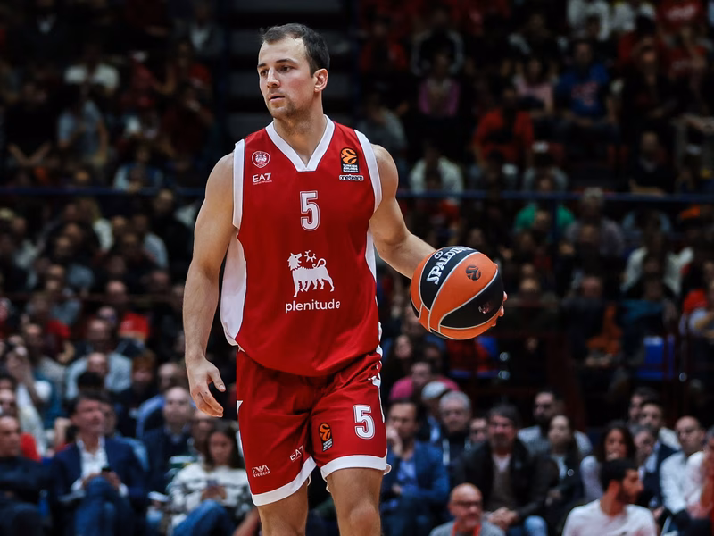 Se relaciona a Kevin Pangos con este club Euroliga