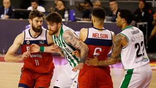 Erick Green aleja al Coosur Real Betis del descenso en Manresa (74-84)