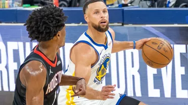 Stephen Curry golpea fuerte en su regreso a la competición