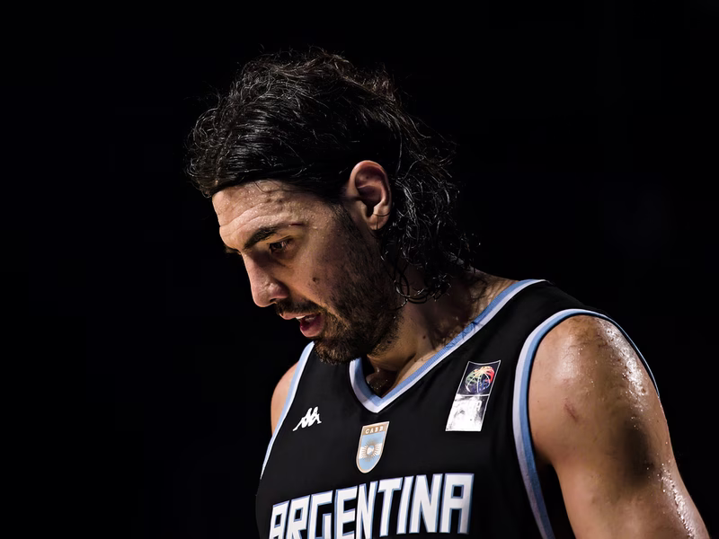 Luis Scola y Brandon Jennings, cortados en Nueva York