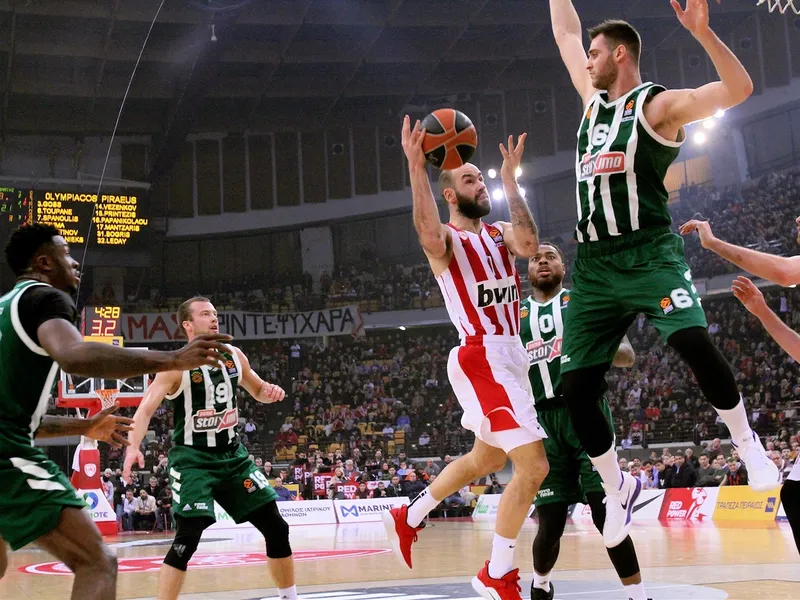 Olympiacos se niega a jugar contra Panathinaikos con árbitros griegos