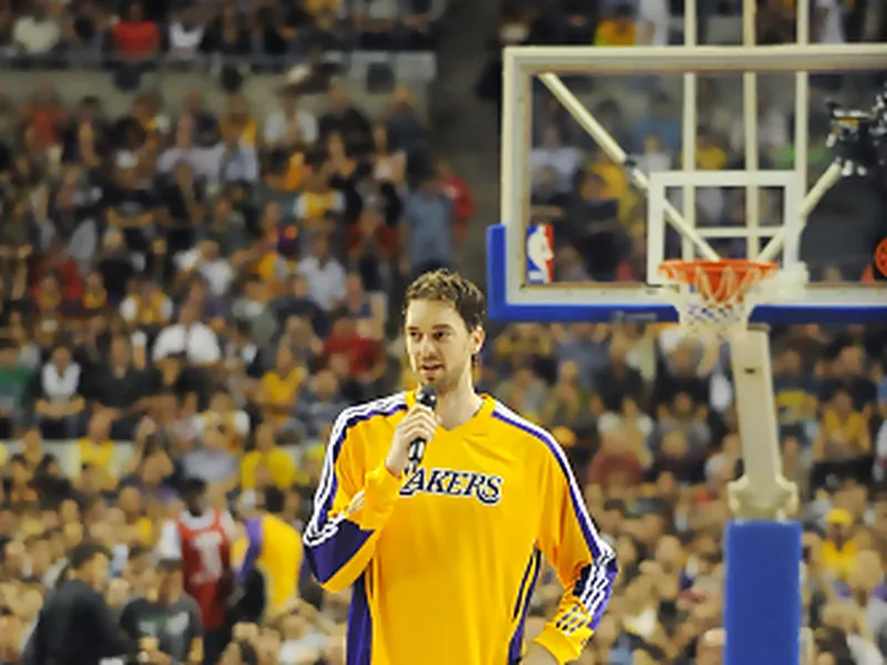 La Noche Americana: Pau, mejor sin Howard, pero los Lakers caen ante unos Raptors con Calderón majestuoso; Nuggets vencen a Thunder desde el banco; Heat dan una oportunidad a <i>The Birdman</i>