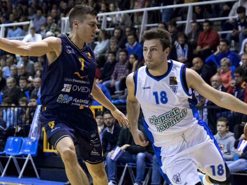 Cuatro equipos en cabeza. Partidazo (42 val.) sin premio de López-Arostegui en Pumarín