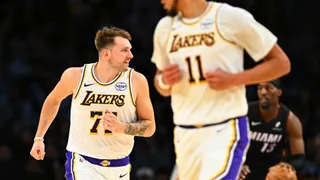 Doncic le corona como el pilar defensivo que transforma a los Lakers, “su impacto es increíble”