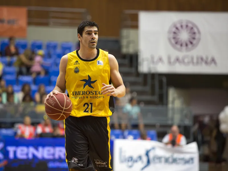 El Iberostar Tenerife sondea el mercado por la lesión de Saúl Blanco