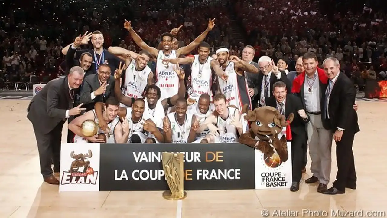 #LigasEXT Chalon se lleva la Coupe de France; Carlos Arroyo brilla en Turquía; White y Hickman llevan a Scavolini a semis; repaso en Portugal; Bamberg y Ulm a la final alemana y Olympiacos se avanza
