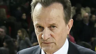 Humillación en el Carpena: Aíto contra las cuerdas