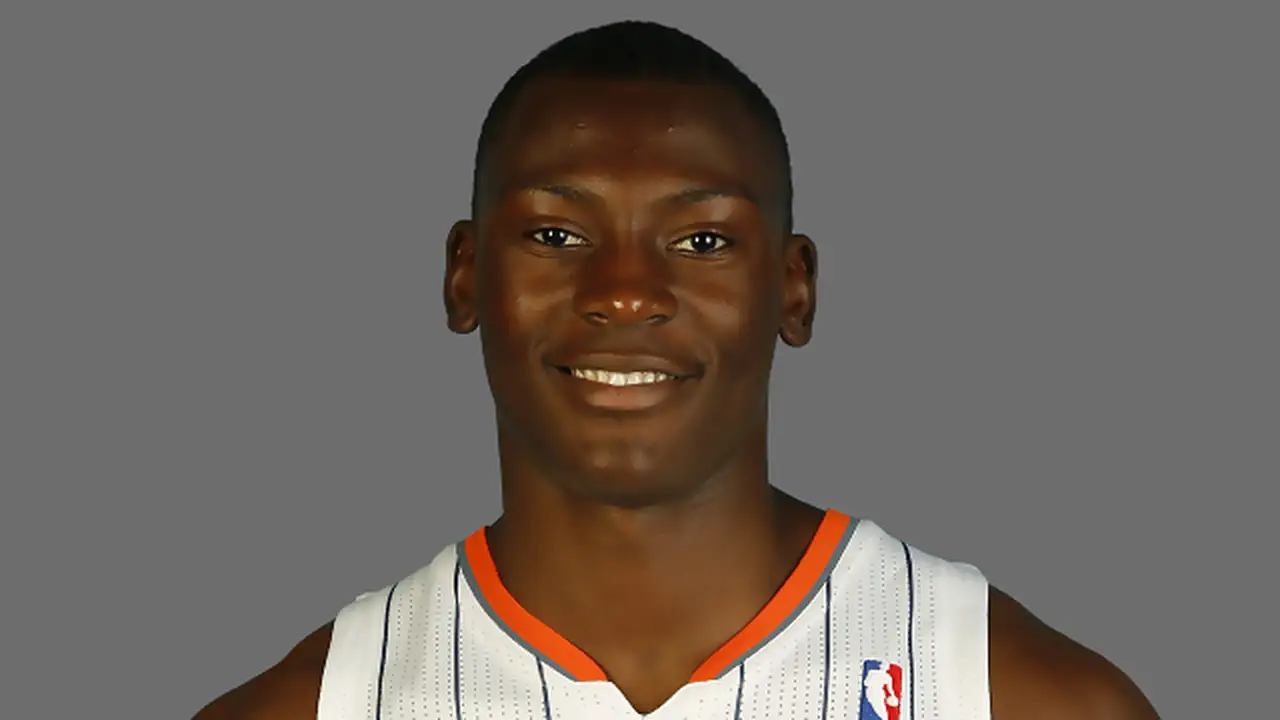 La noche americana: Bismack Biyombo recibe elogios de su entrador por su gran juego contra los Magic de Dwight  Howard