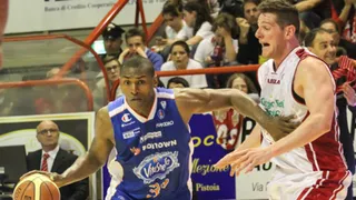 Así ha sido el debut de Metta World Peace con Cantù (16 puntos)