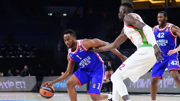 El Anadolu Efes se lleva el partido de los reencuentros ante Kirolbet Baskonia (96-85).