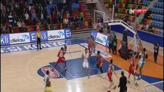 Tucker y Calloway, protagonistas: canastas ganadoras para tumbar a Karsiyaka y Efes