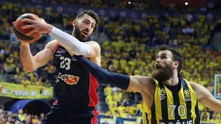 El Fenerbahce manda el primer aviso al Baskonia (82-73)