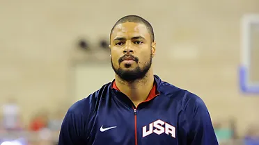 Phil Jackson reabre heridas; Chandler ataca y ¡Bynum lanza desde media cancha!