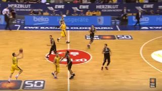 Klemen Prepelic anota dos triples desde medio campo sobre la bocina en el mismo partido