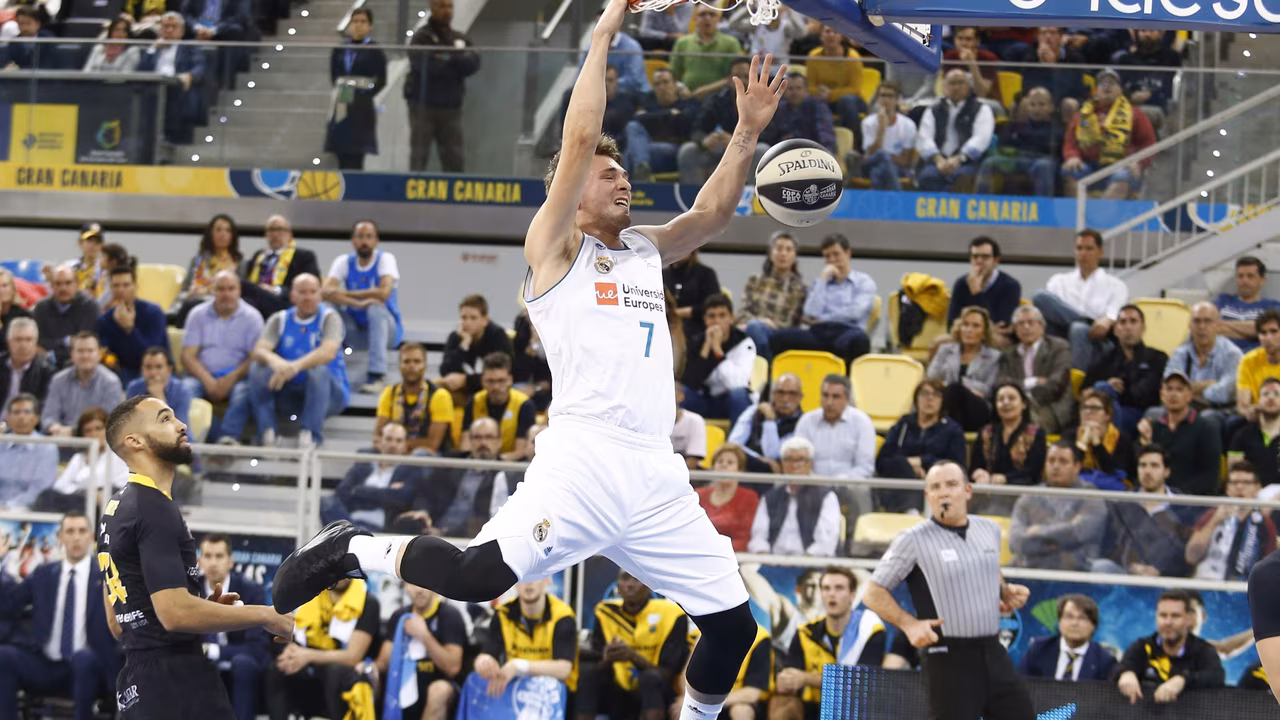 El Real Madrid acaba con el sueño tinerfeño y buscará el repóquer (59-77)