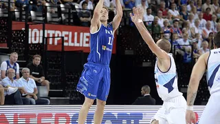 Finlandia, defensa y contras para aplastar a Bosnia. Grecia, imparable hacie el Olimpo