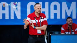 Catorce países y cuatro continentes. La vida en los banquillos de Richi González Dávila