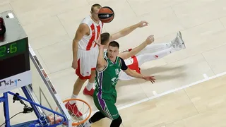 Nedovic y Salin lideran el triunfo de Unicaja ante Estrella Roja