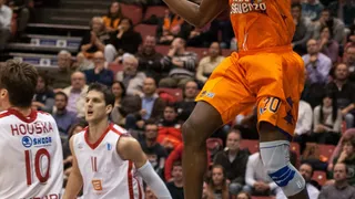 Pietrus no seguirá en Valencia, ¿llega Pablo Aguilar?